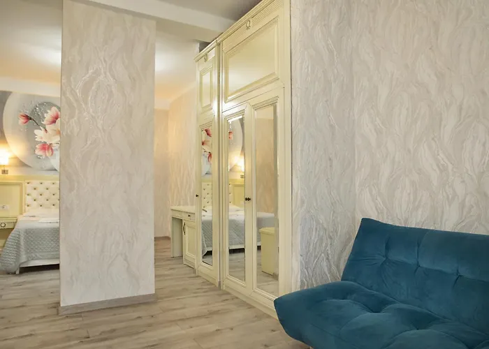 Carol Boutique & Ex Cornelia Bucureşti