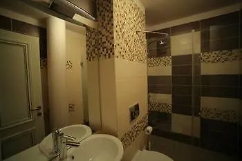 Carol Boutique - Cornelia 3*