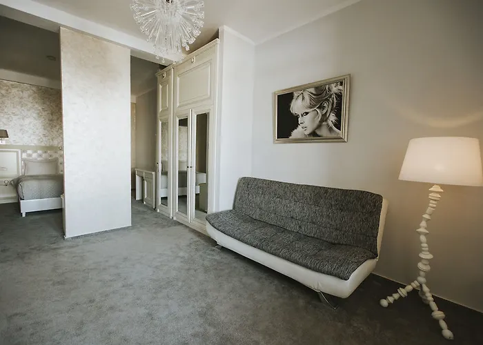 Carol Boutique - Cornelia Hotel