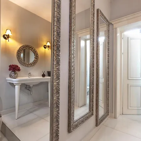 Carol Boutique & Ex Cornelia Hotel