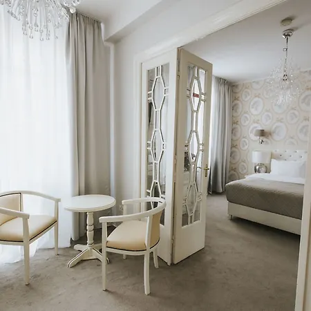 Carol Boutique & Ex Cornelia Hotel 3*