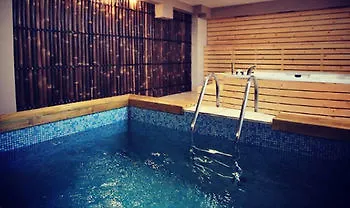 Carol Boutique & Ex Cornelia 3*