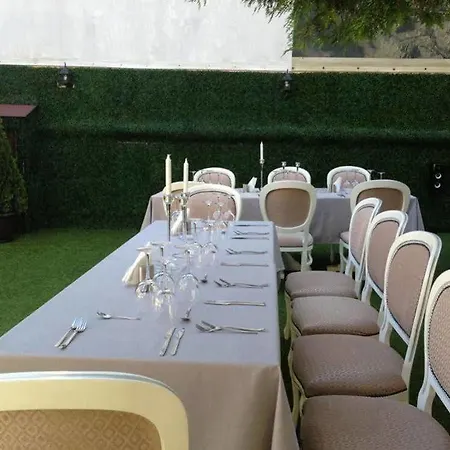 Carol Boutique & Ex Cornelia 3* Bucarest