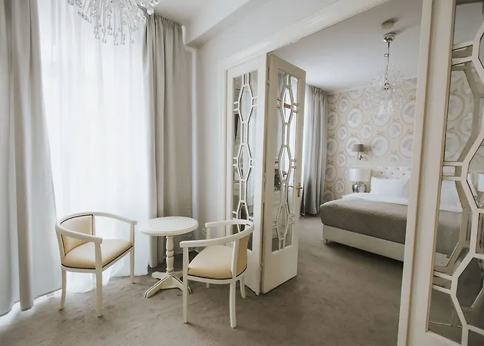 Carol Boutique & Ex Cornelia Готель 3*